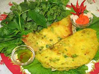 Travel to Vietnam and enjoy Vietnamese unique “banh xeo” 